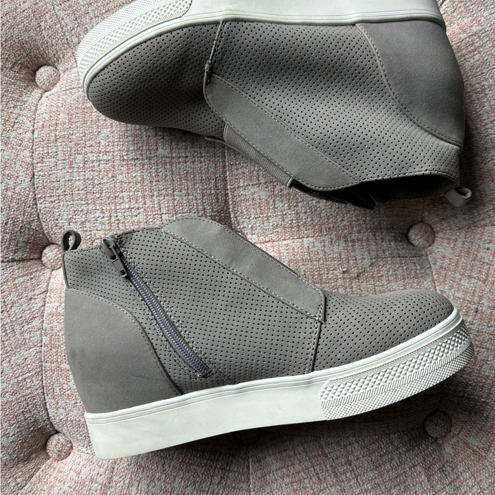 Arizona Lucy Wedge Booties